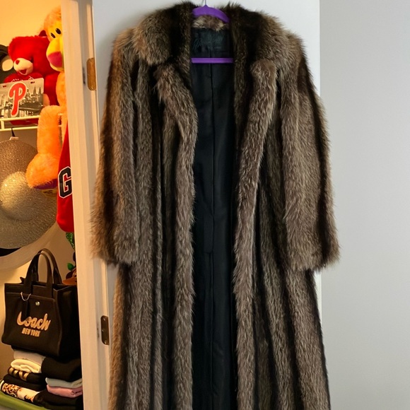 Oversized Gray Cape with Fuzzy Texture - Picture 5 of 5